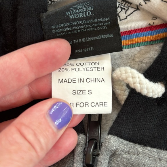 Women’s small Harry Potter hoodie purchased at Universal Studios - Picture 3 of 4